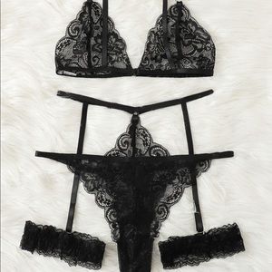 ✨Trim floral Lingerie set✨